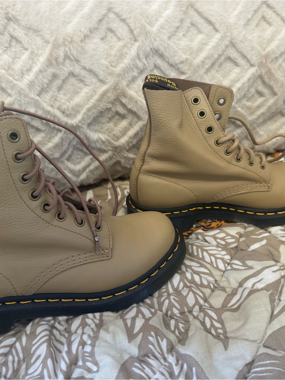 Dr. Martins 1460 Pascal Virginia Leather Lace Up Boots in Tan - Picture 5 of 7